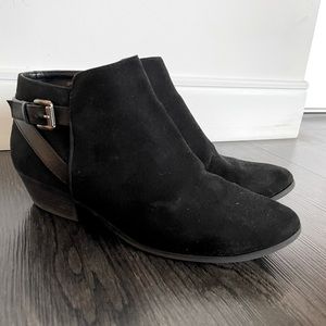 SODA CHOYA Women's Round Toe Faux Suede Stacked Heel Western Ankle Bootie